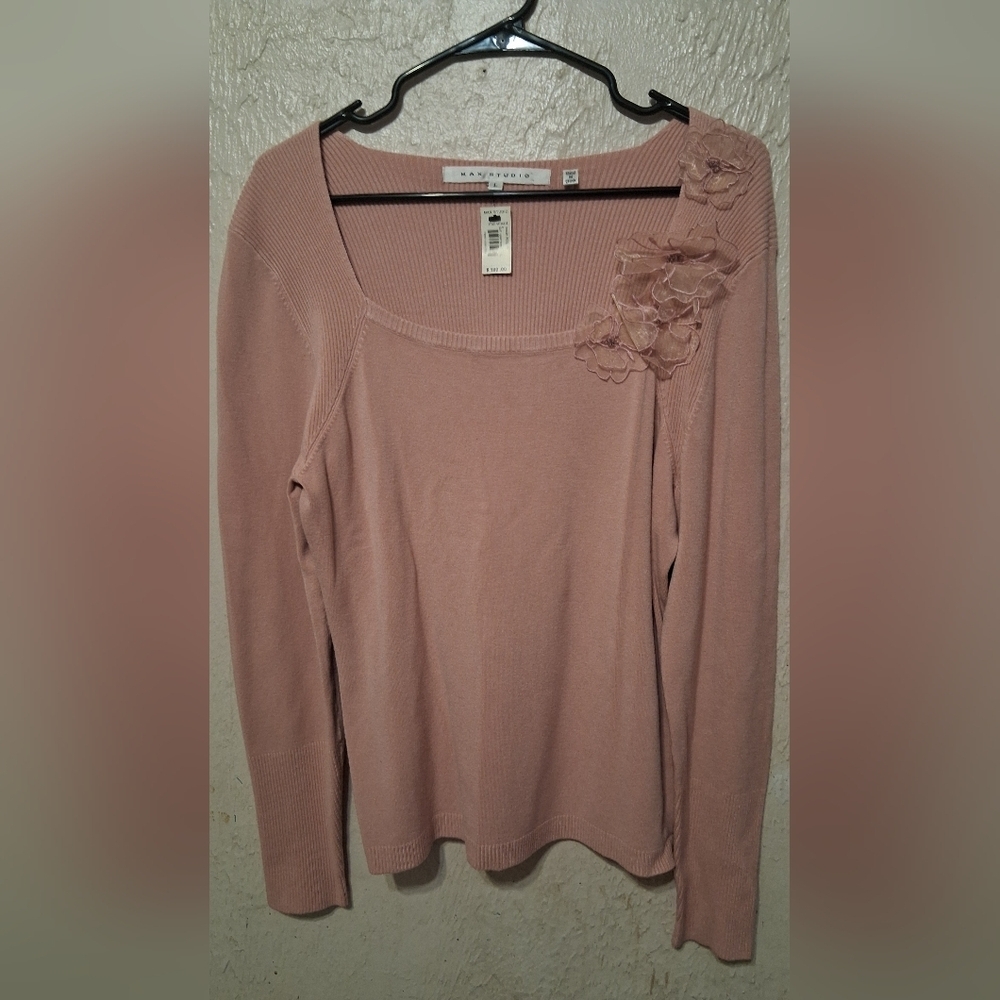 Max Studio Rose Pink Knit Top With Floral Applique / Size L / NWT - Picture 5 of 7